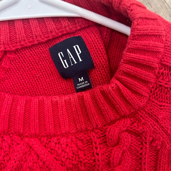 GAP womens red sweater cable knit size medium would be great for christmas - Picture 2 of 2